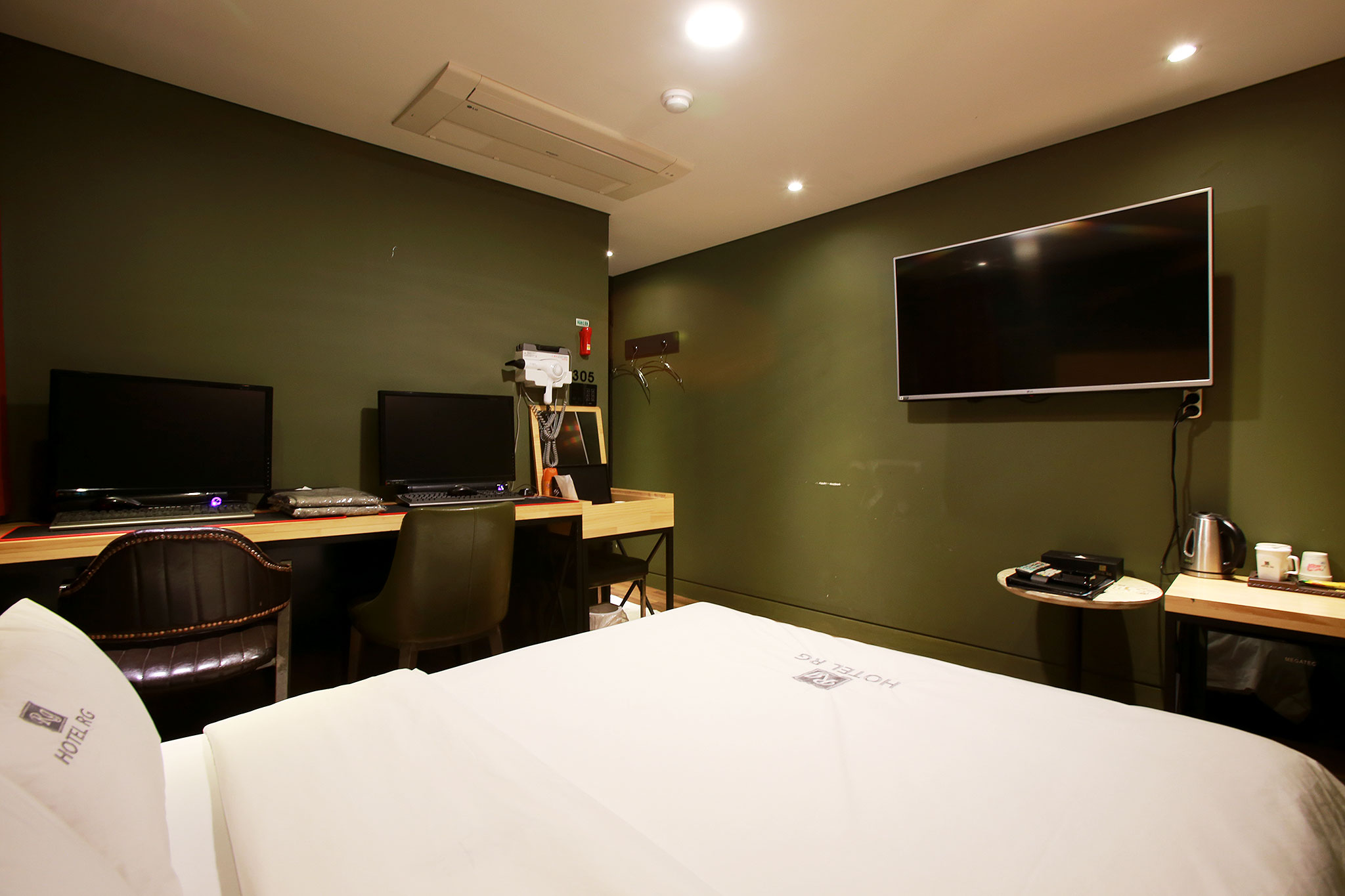 room detail thumbnail 2