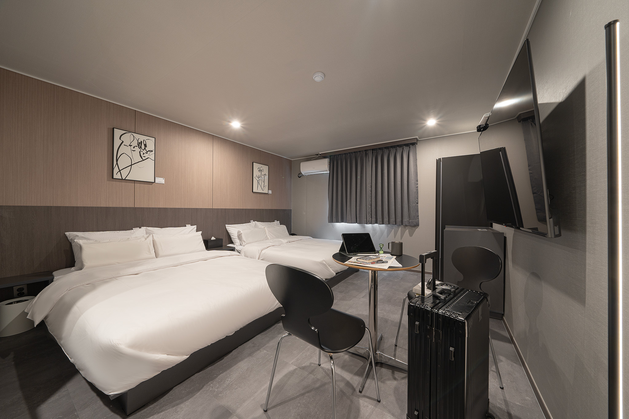 room detail thumbnail 2