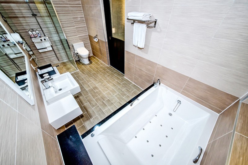 room detail thumbnail 2