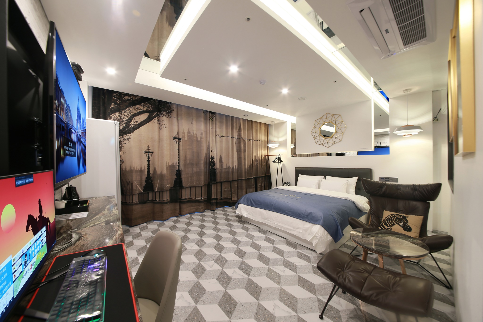 room detail thumbnail 2