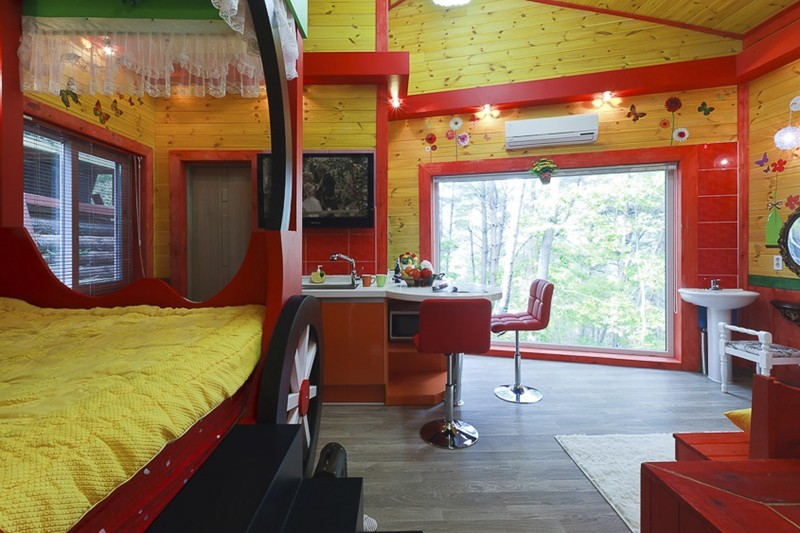 room detail thumbnail 2