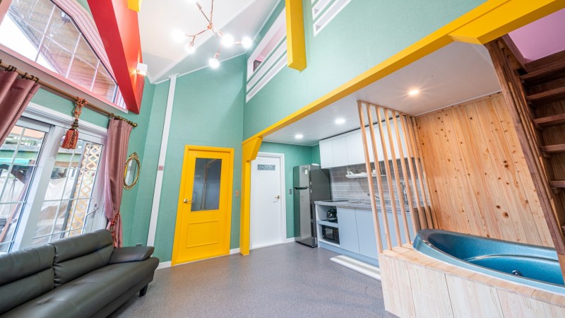 room detail thumbnail 1