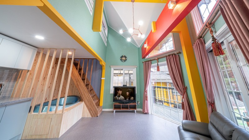 room detail thumbnail 2