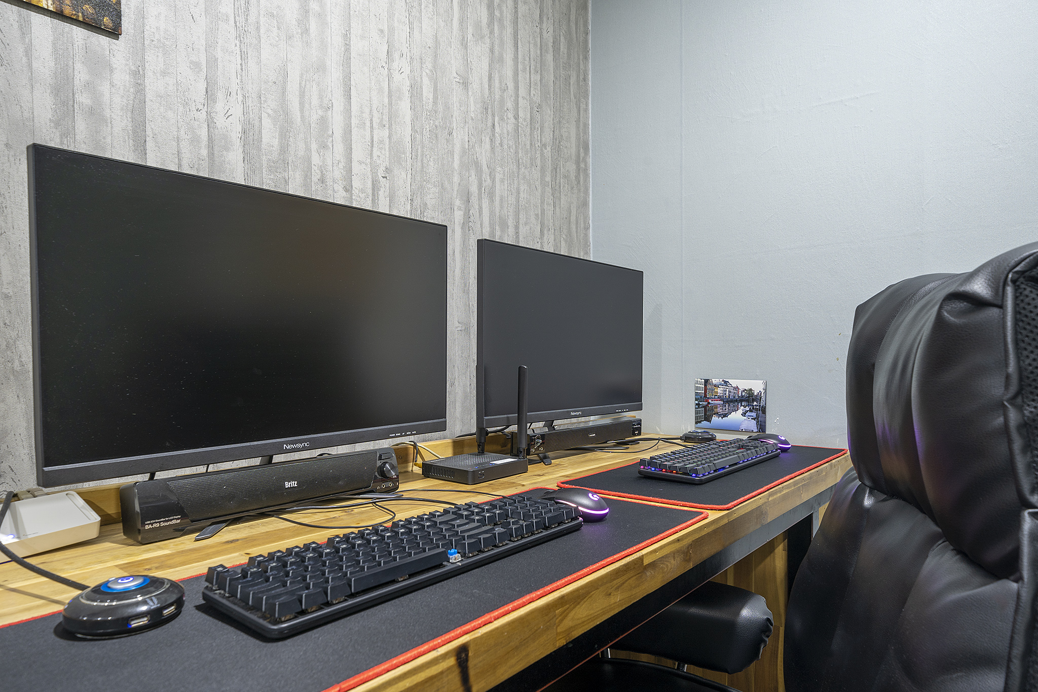 room detail thumbnail 2