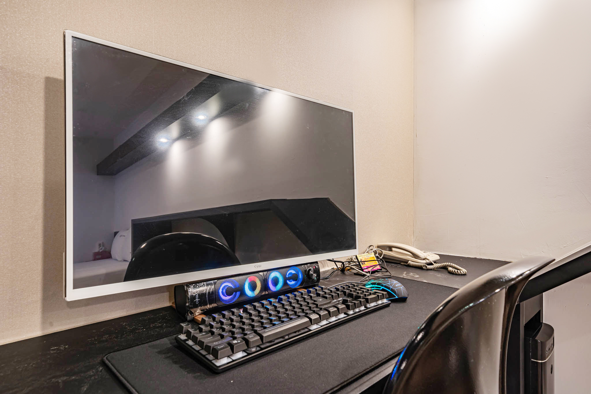 room detail thumbnail 2