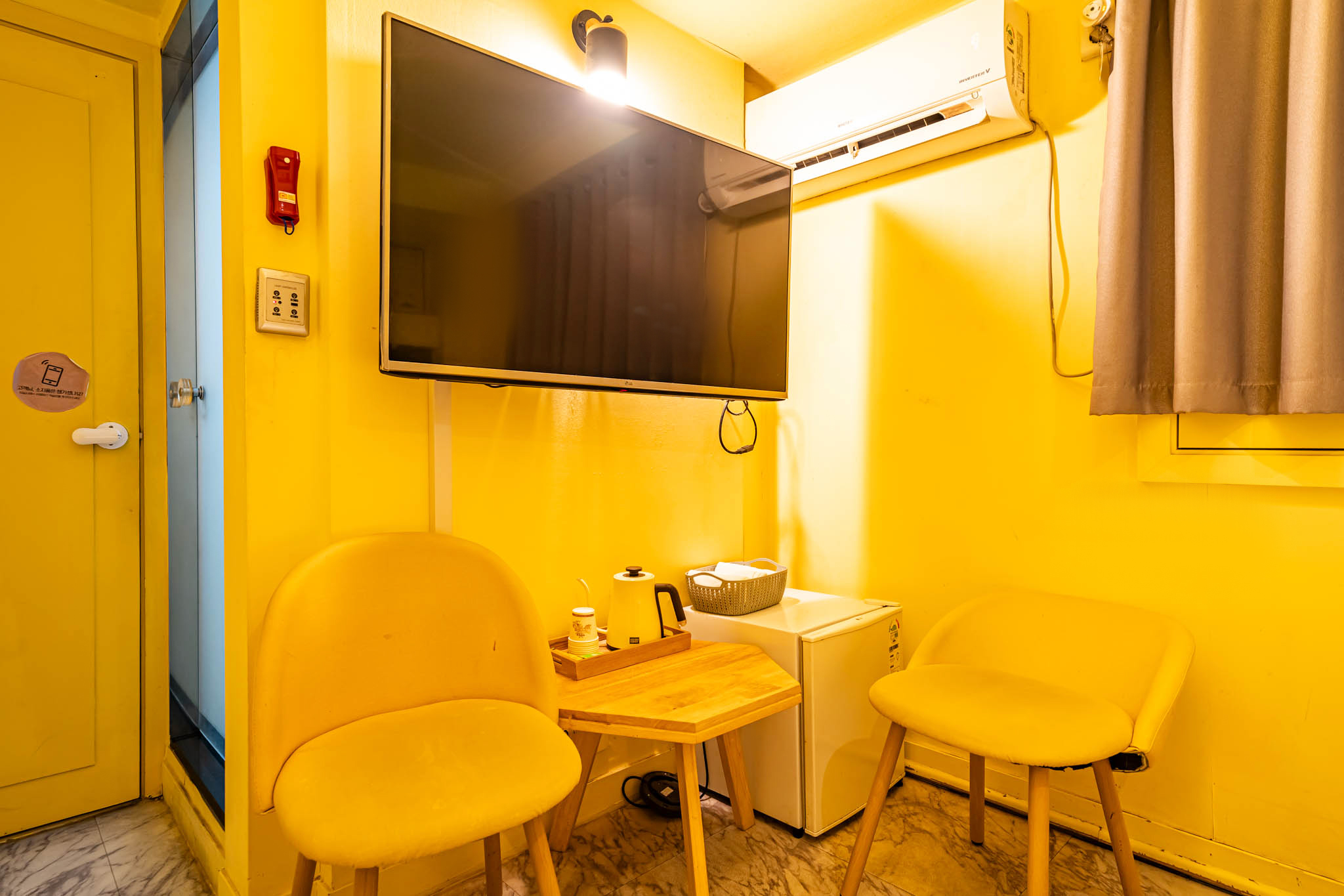 room detail thumbnail 1