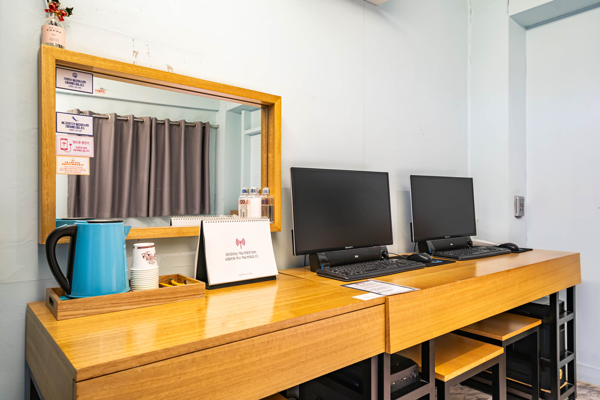 room detail thumbnail 2