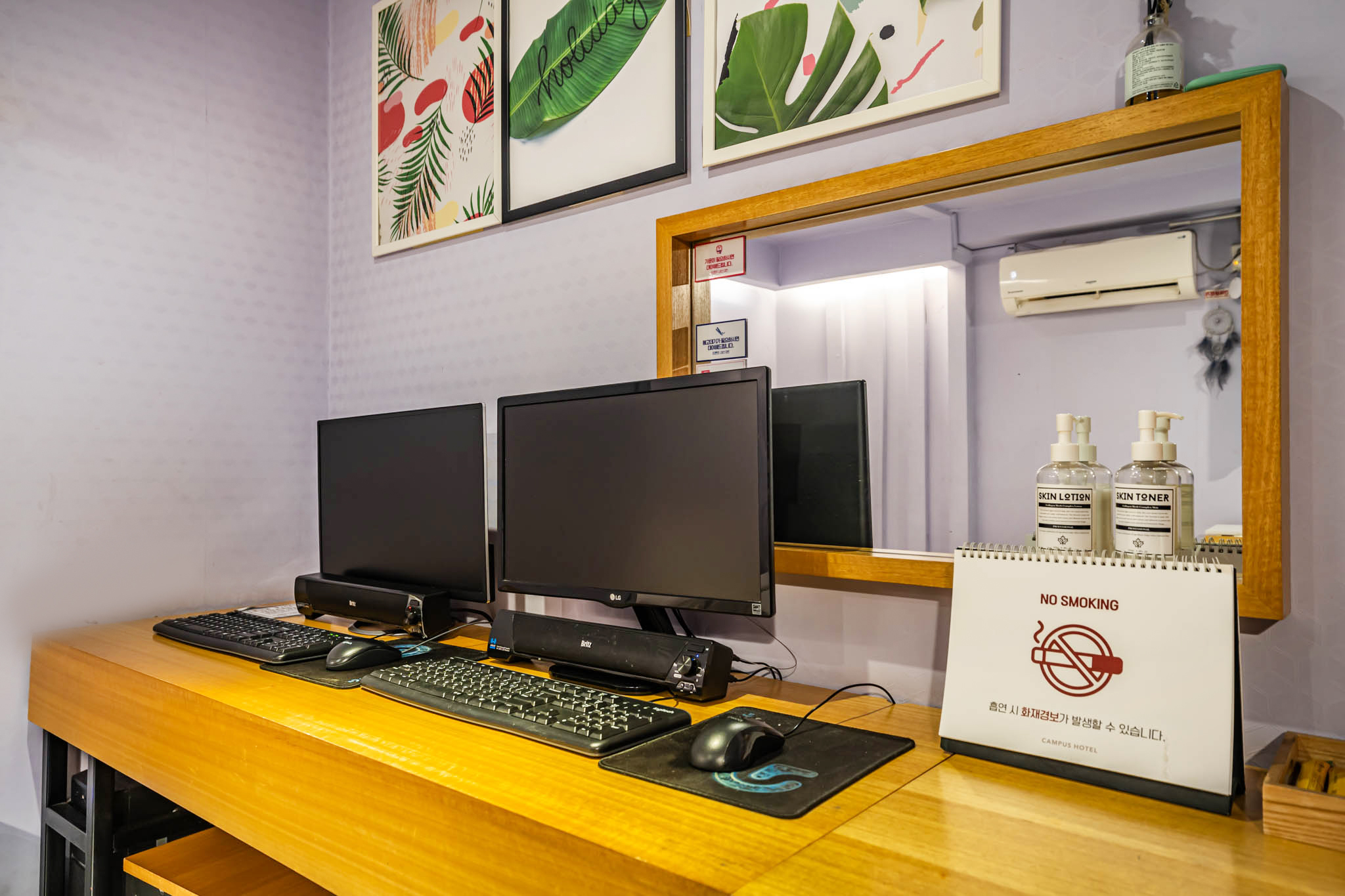 room detail thumbnail 2