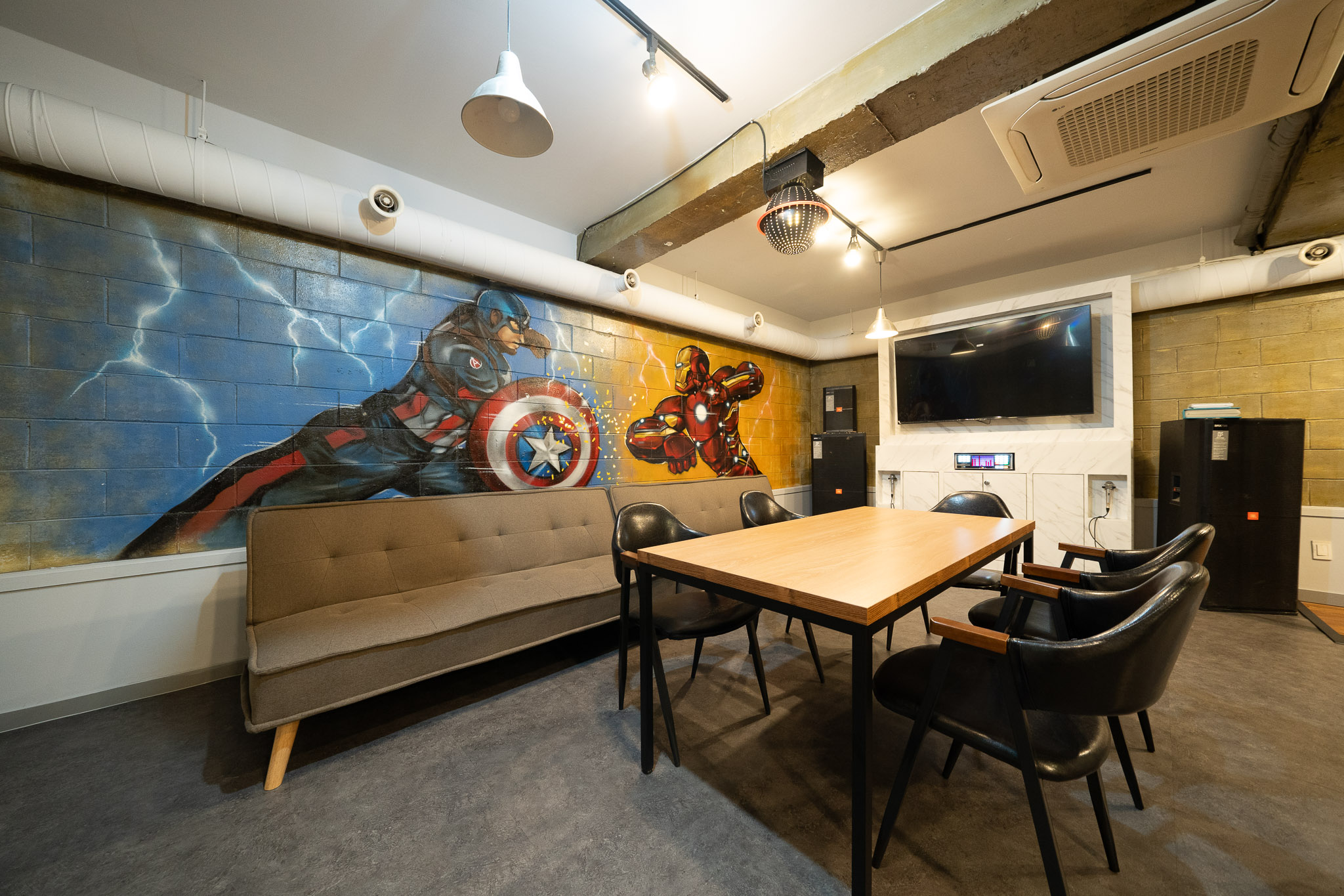 room detail thumbnail 1