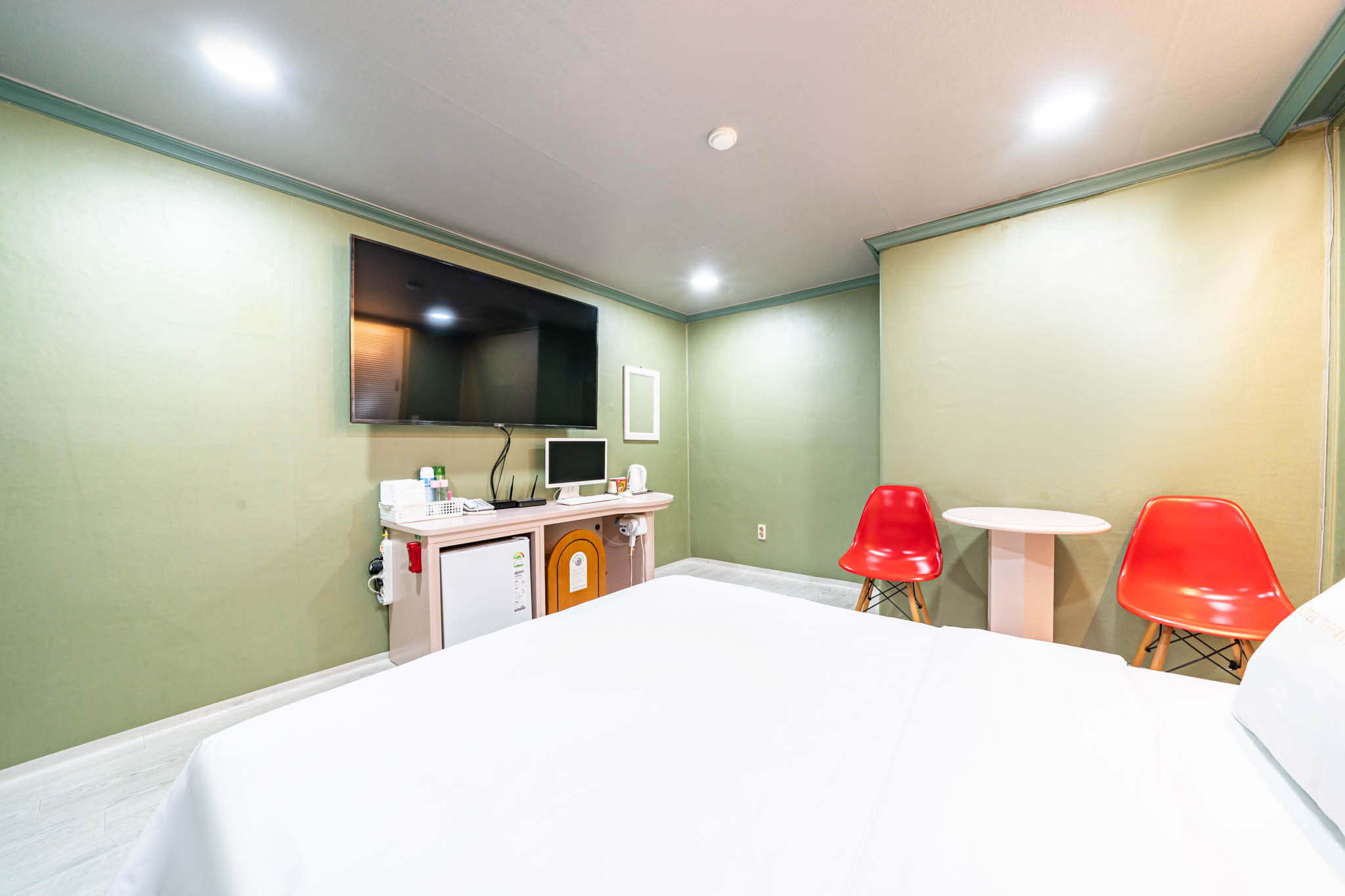 room detail thumbnail 2