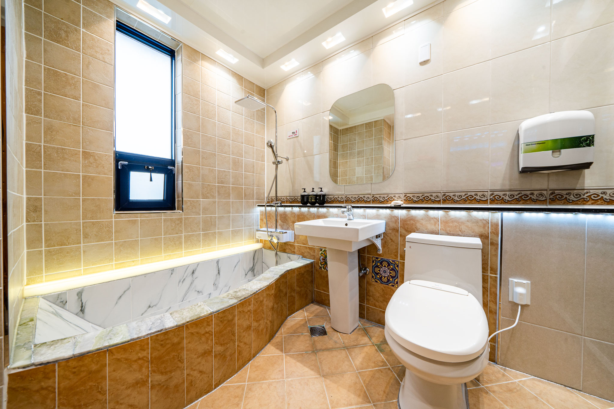 room detail thumbnail 2