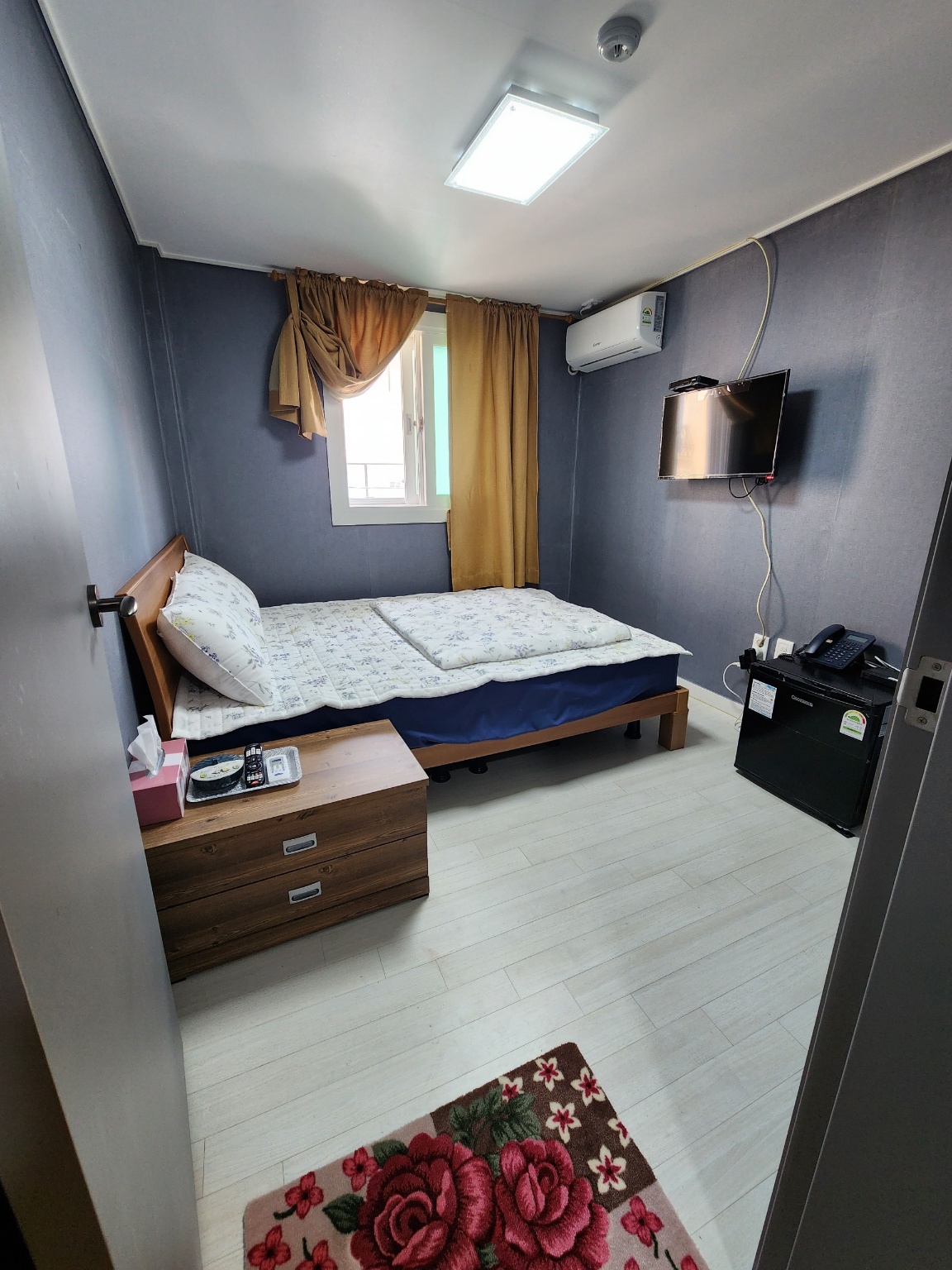 room detail thumbnail 0