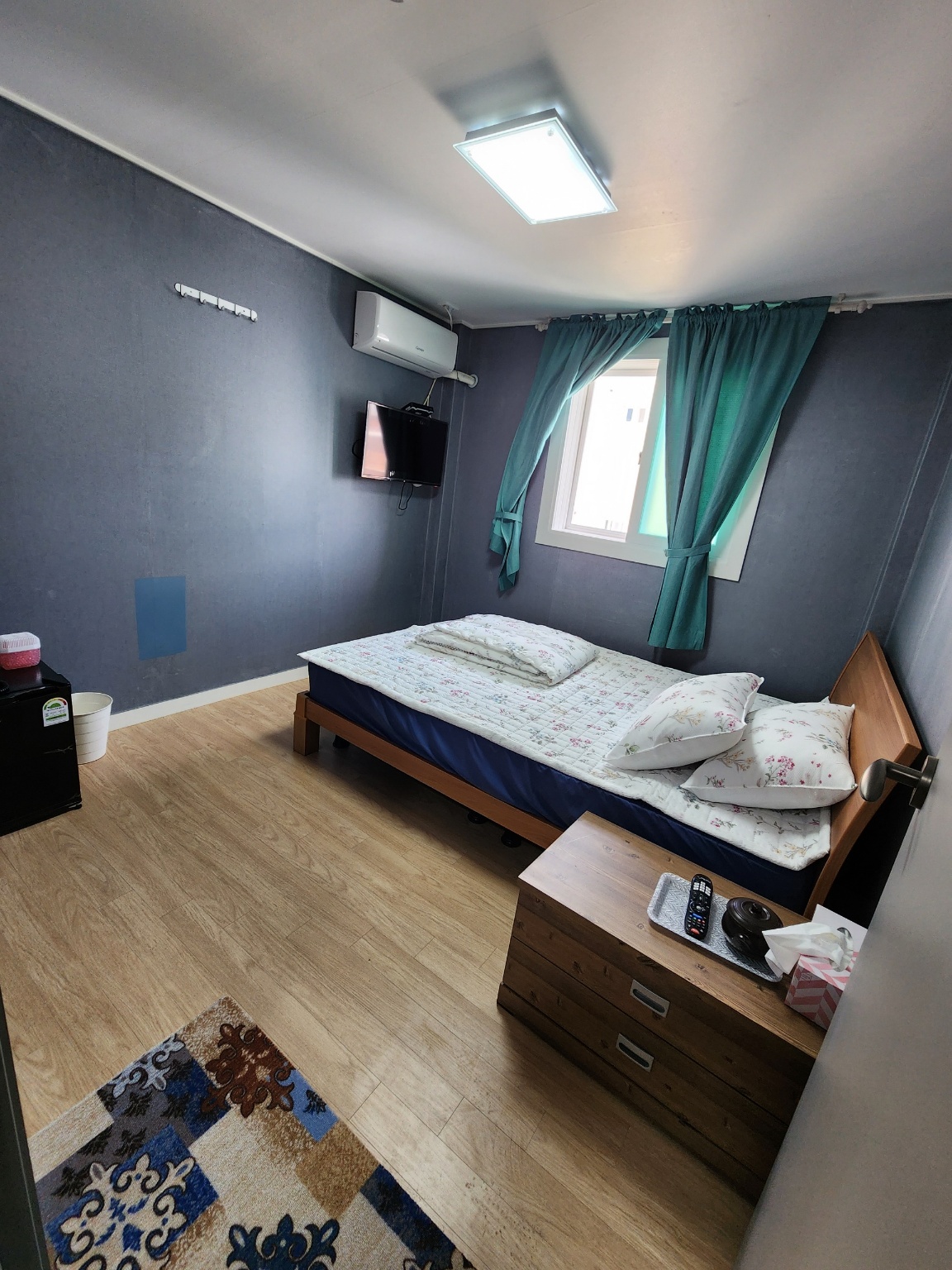 room detail thumbnail 2