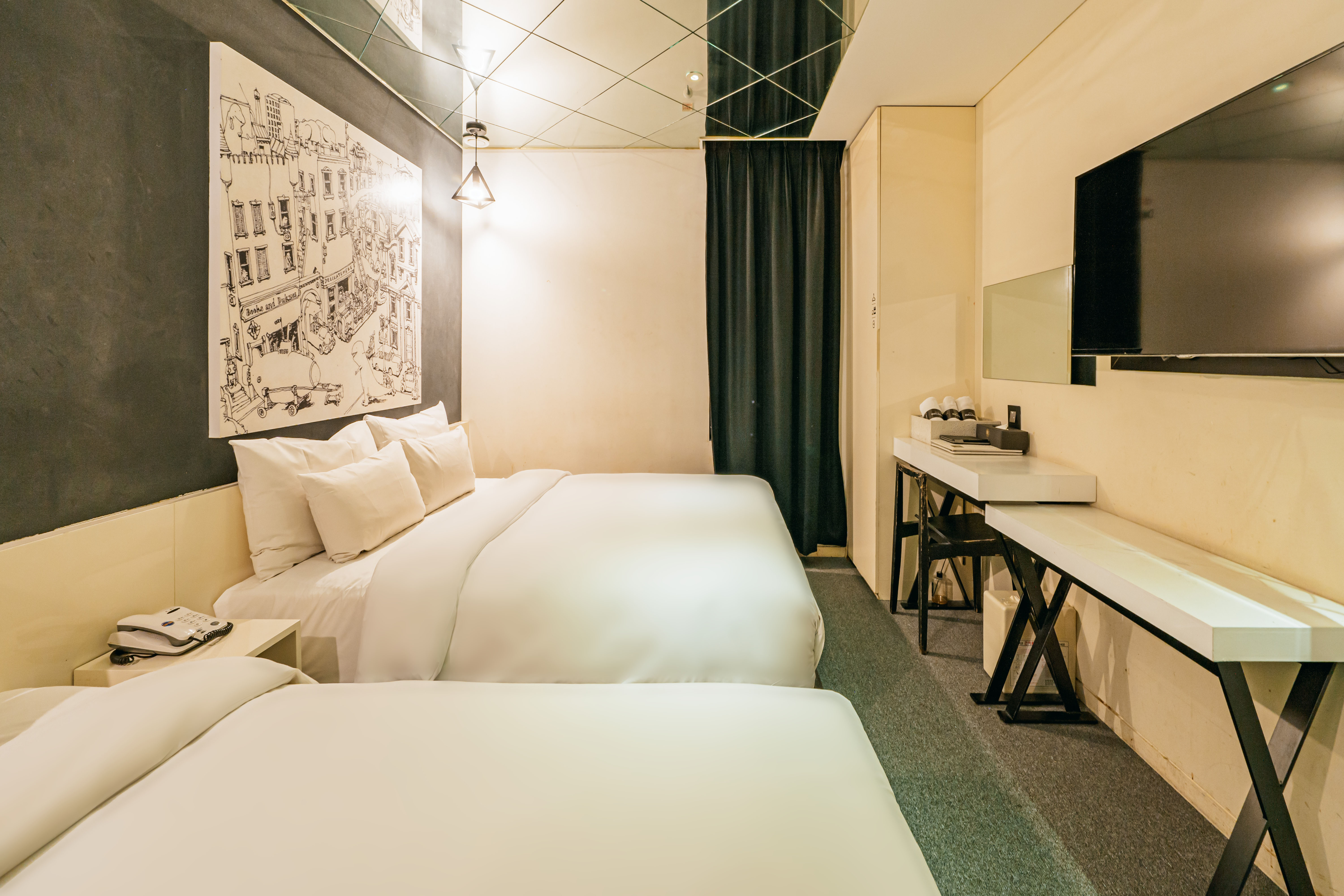 room detail thumbnail 2