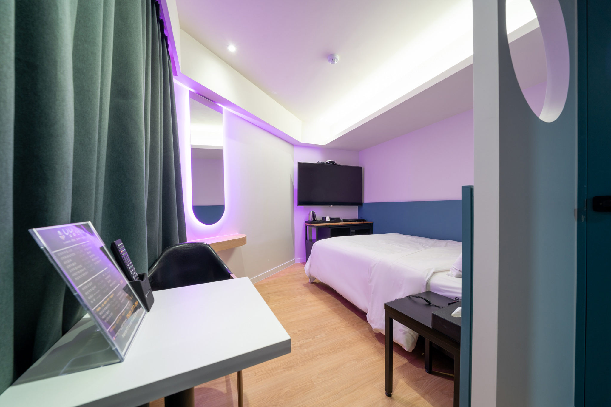 room detail thumbnail 1