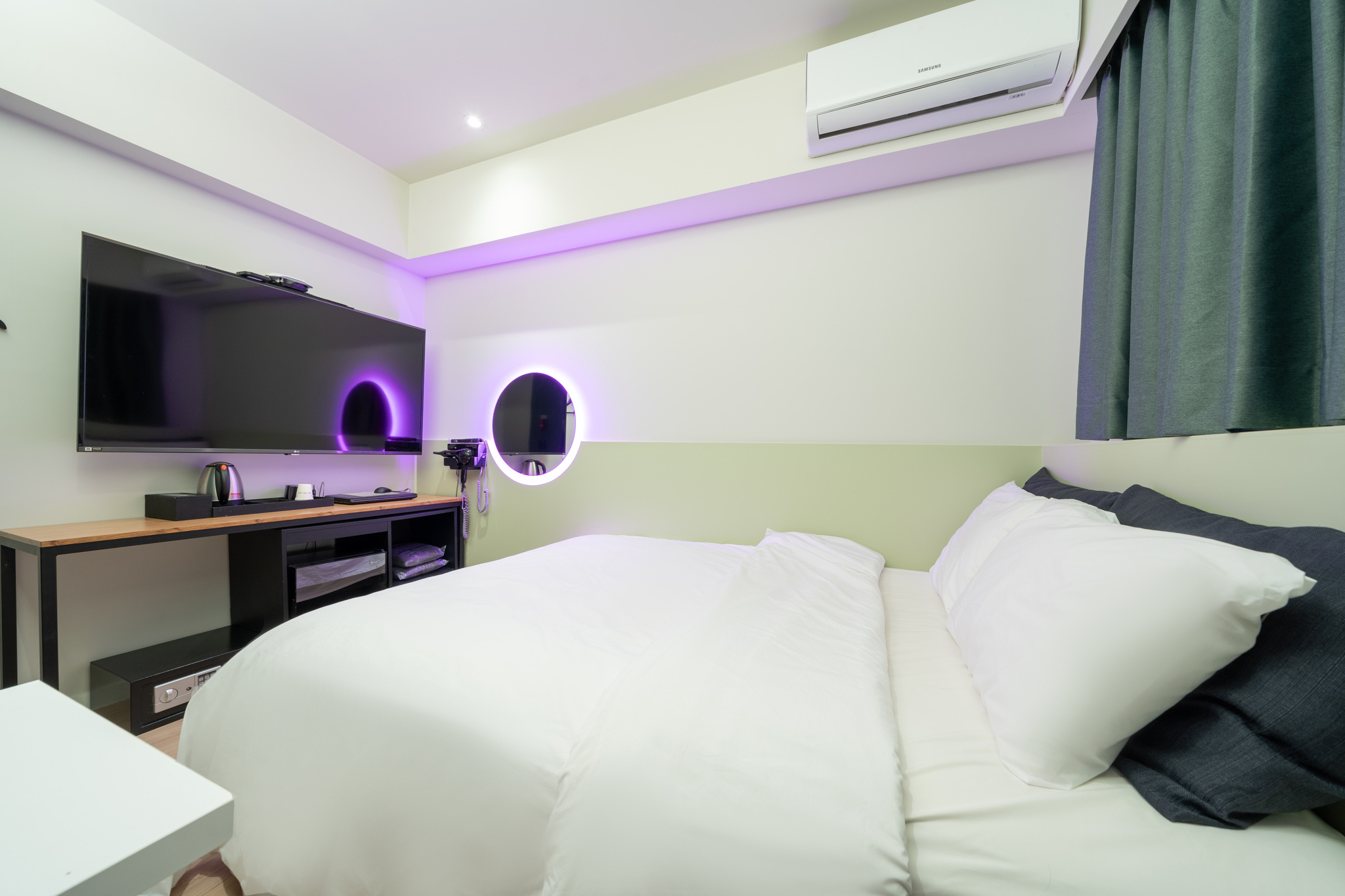 room detail thumbnail 2