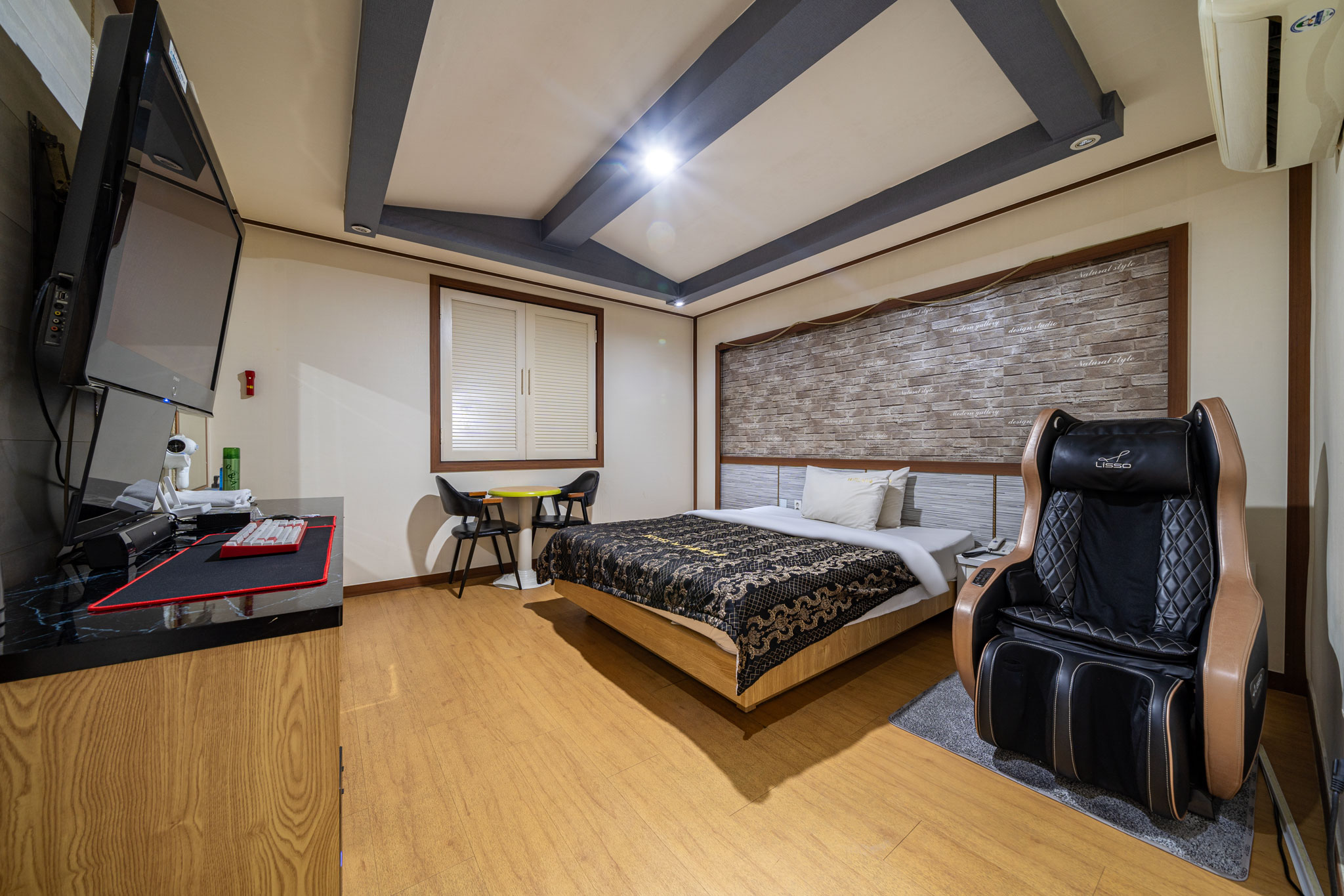 room detail thumbnail 0