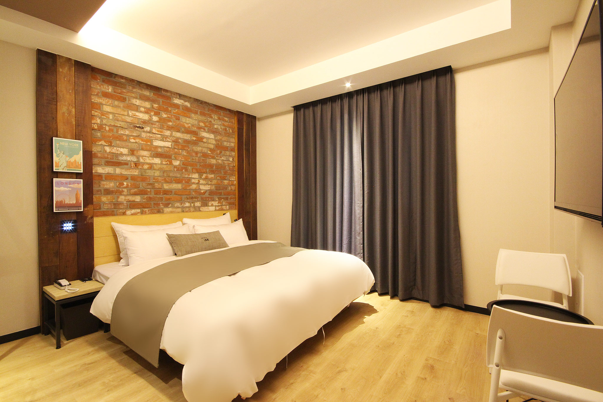 room detail thumbnail 0