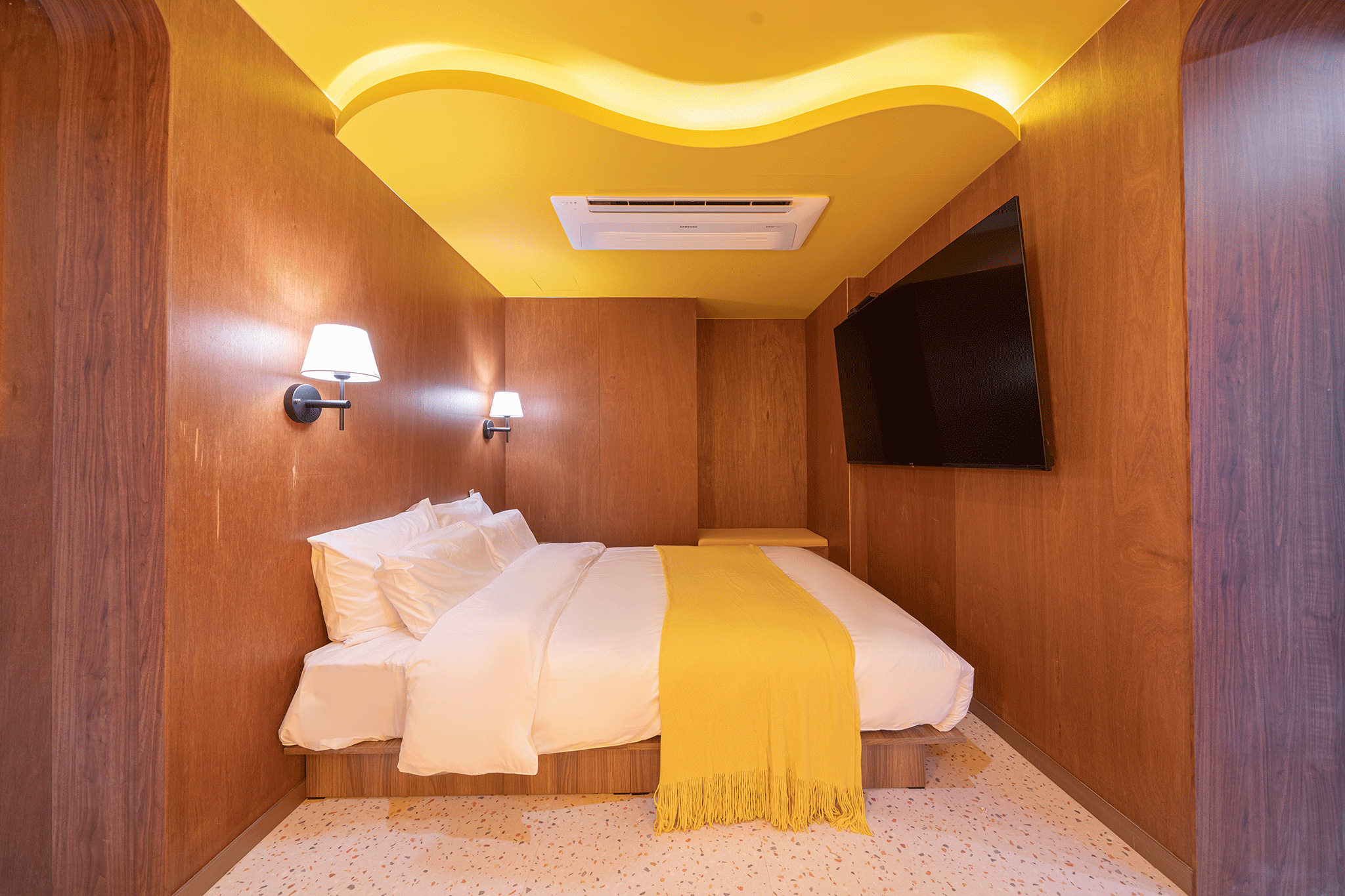 room detail thumbnail 1