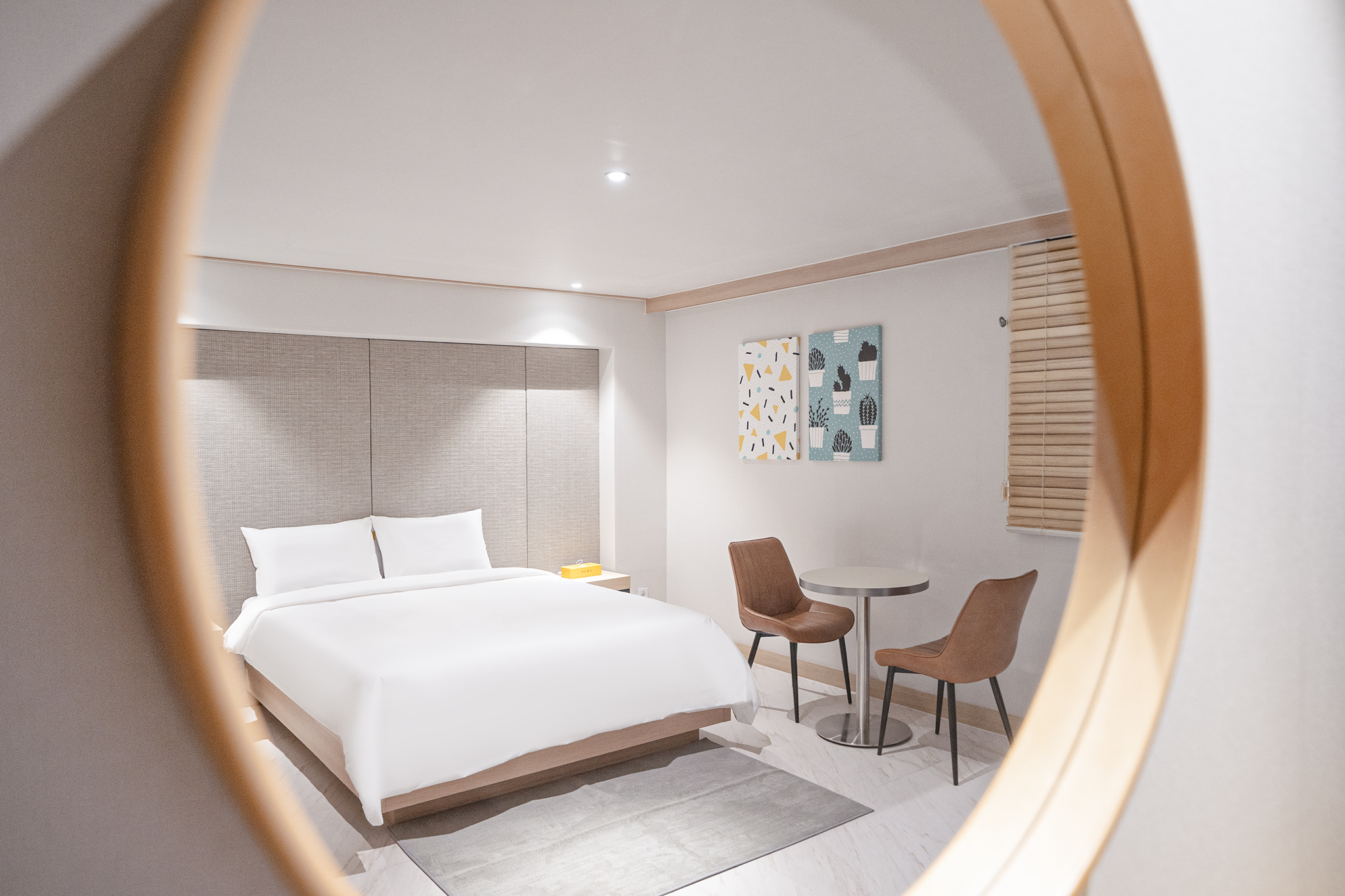 room detail thumbnail 1