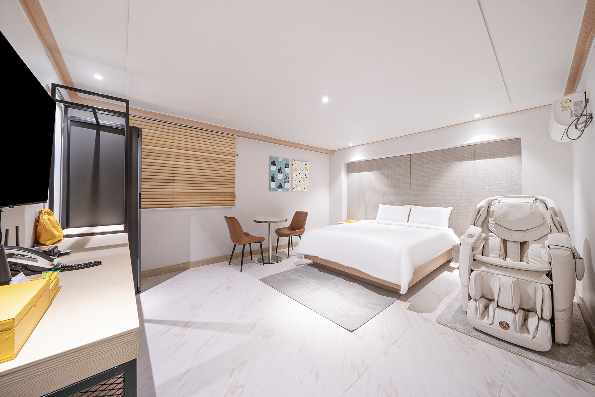 room detail thumbnail 0