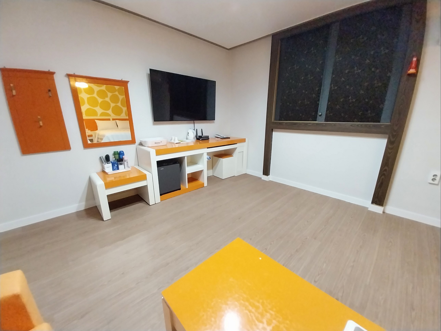 room detail thumbnail 1