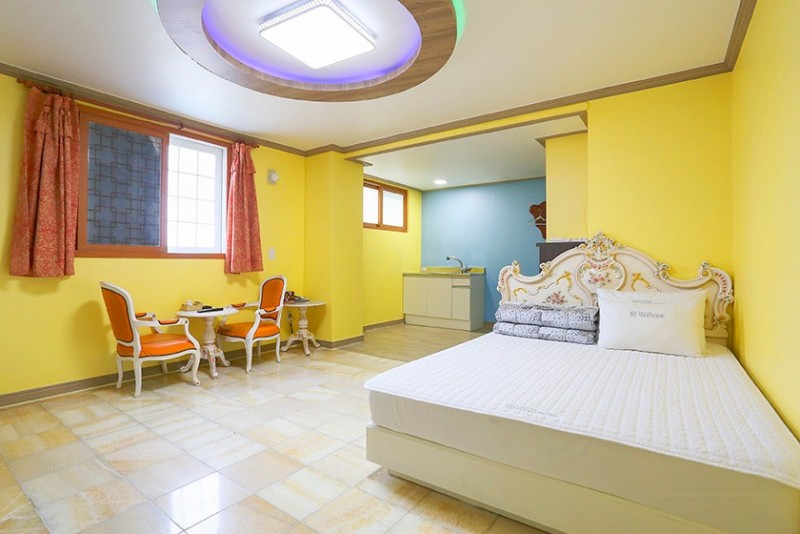 room detail thumbnail 0