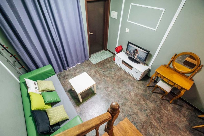 room detail thumbnail 2