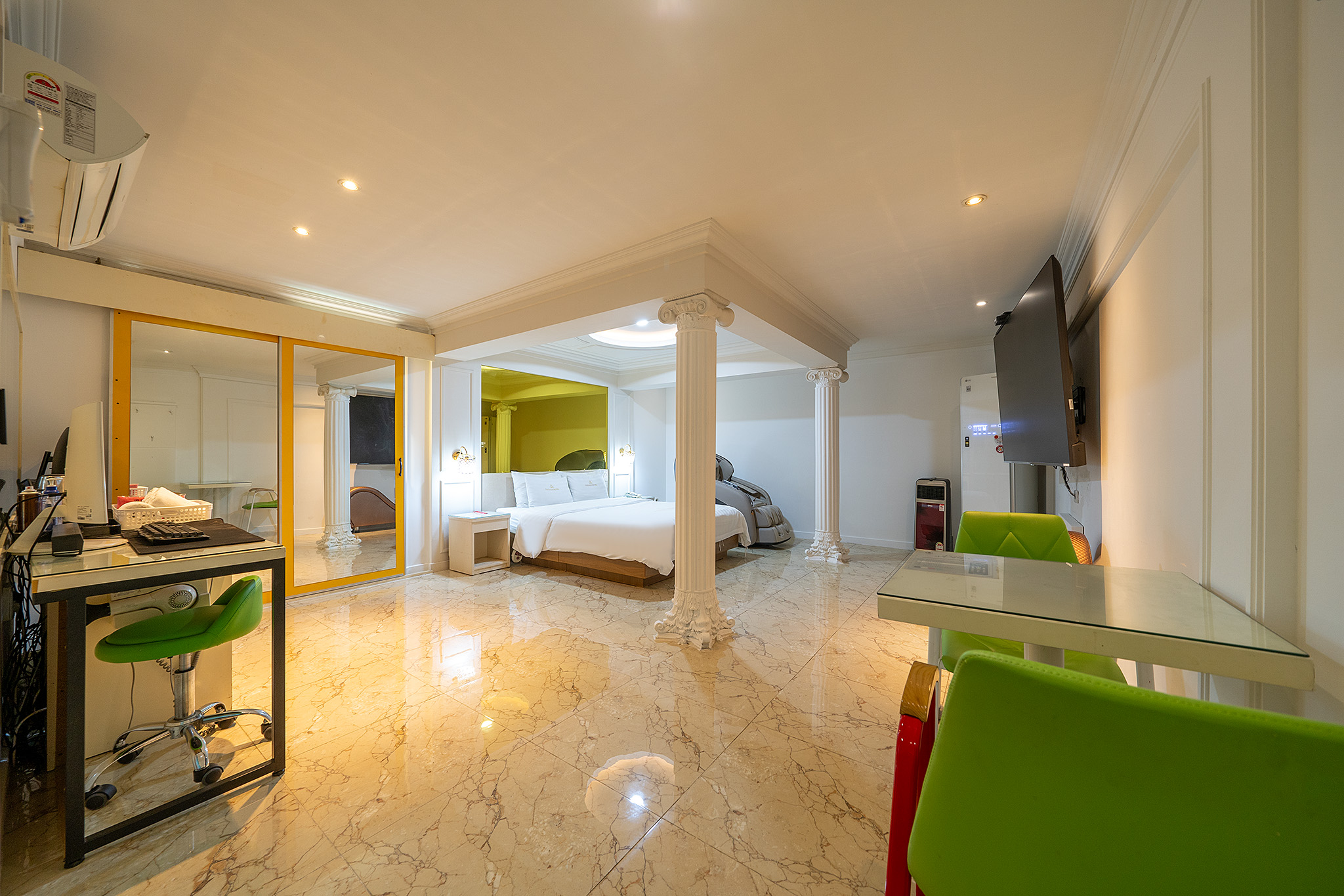 room detail thumbnail 0