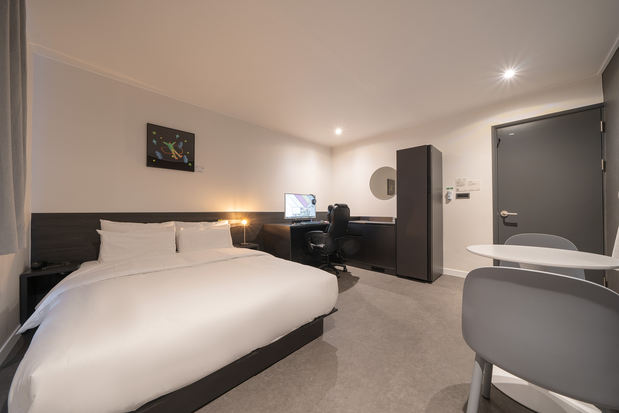 room detail thumbnail 2