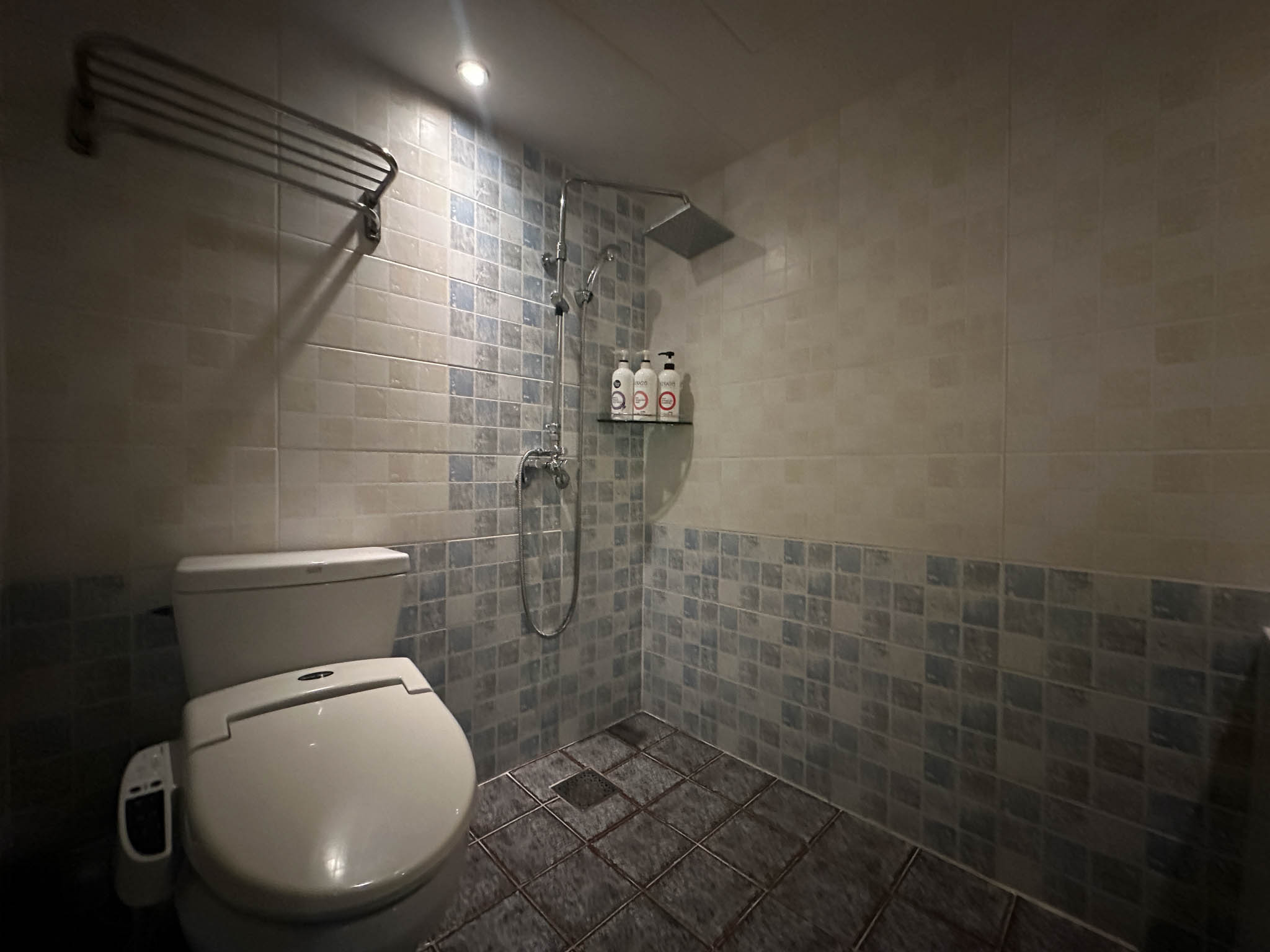 room detail thumbnail 2