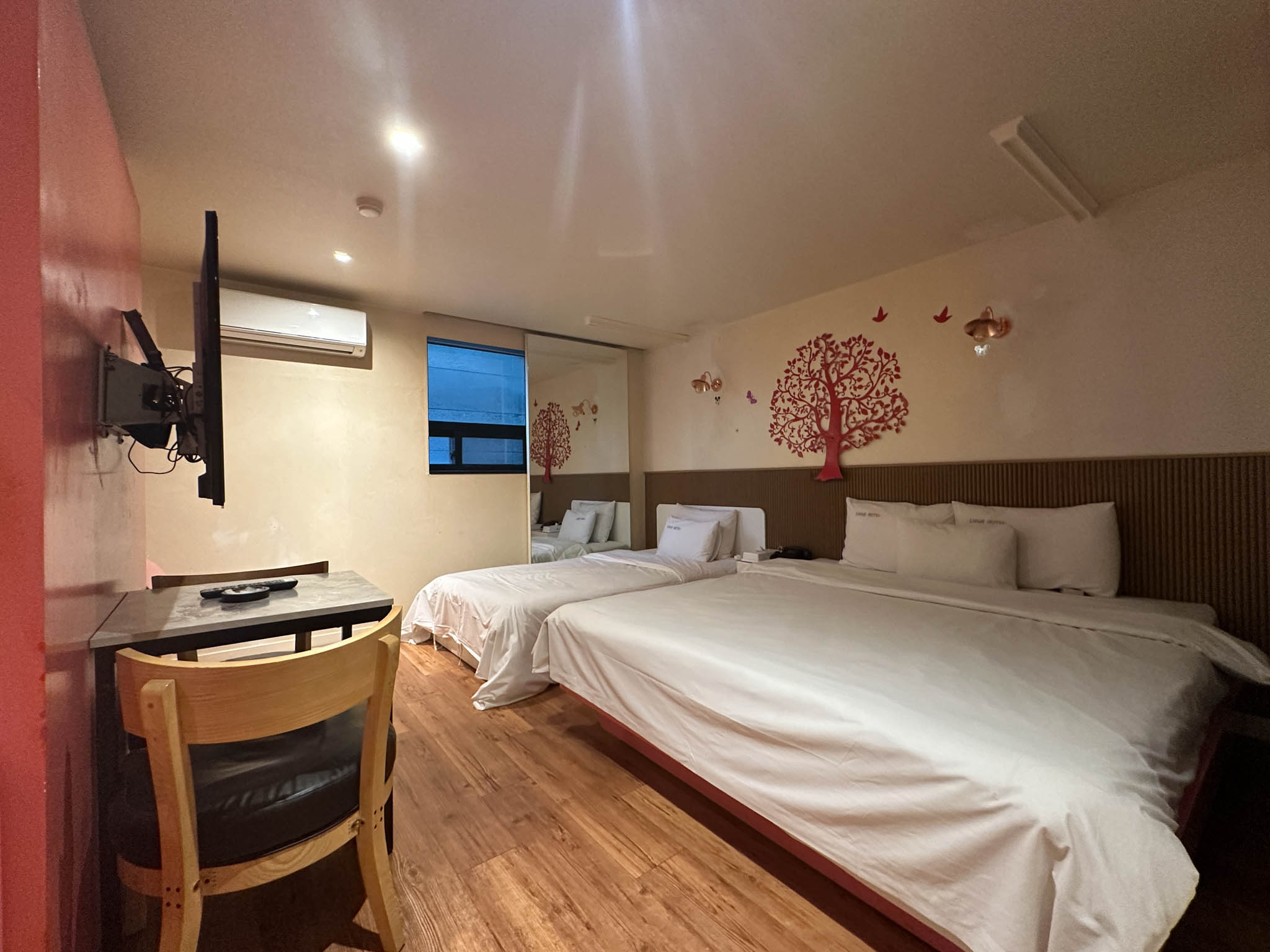 room detail thumbnail 0