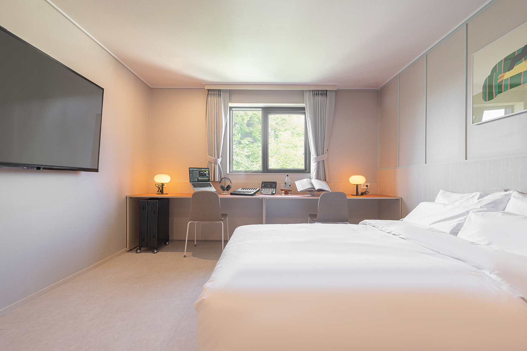 room detail thumbnail 2