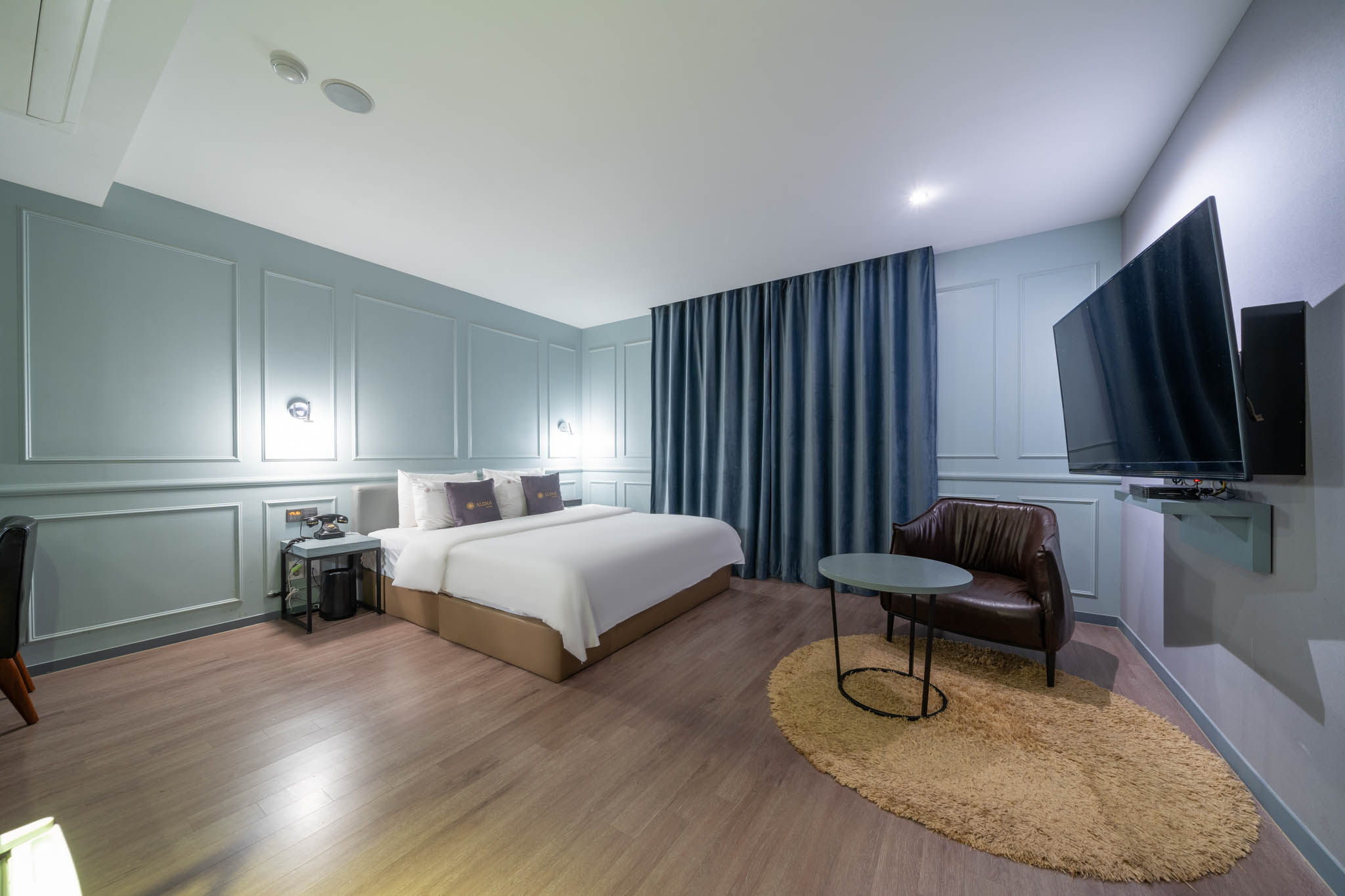 room detail thumbnail 0