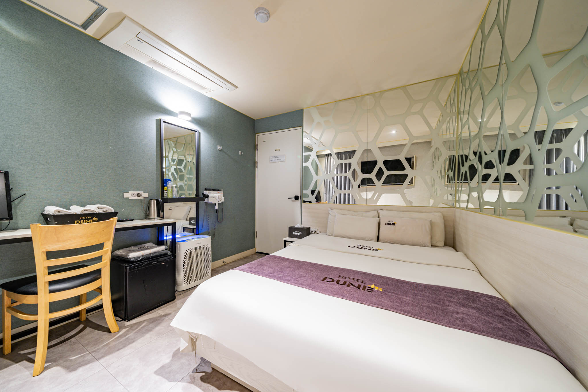 room detail thumbnail 2