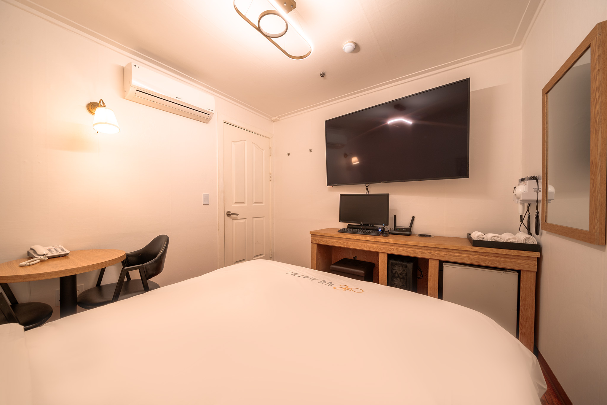 room detail thumbnail 2