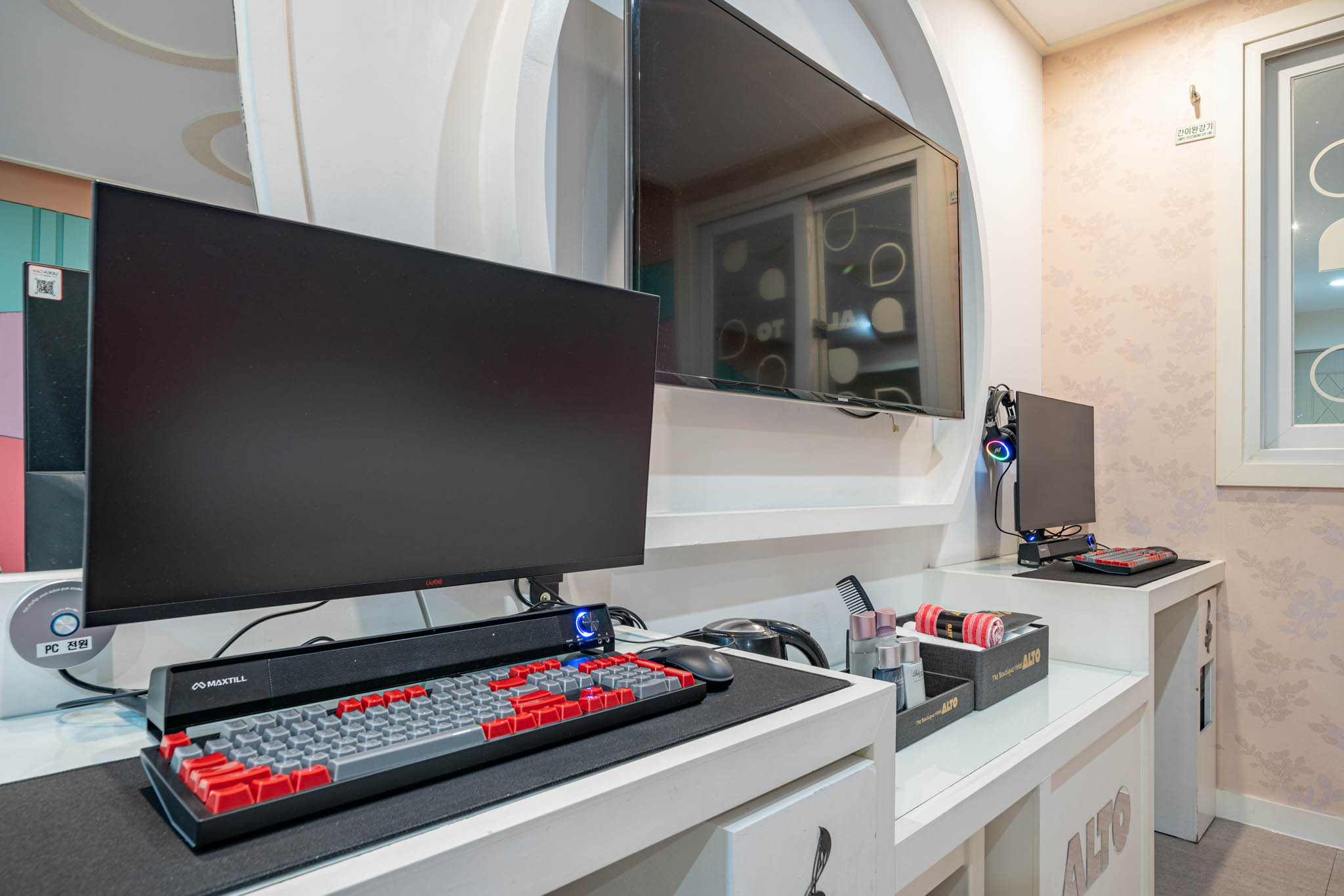 room detail thumbnail 2