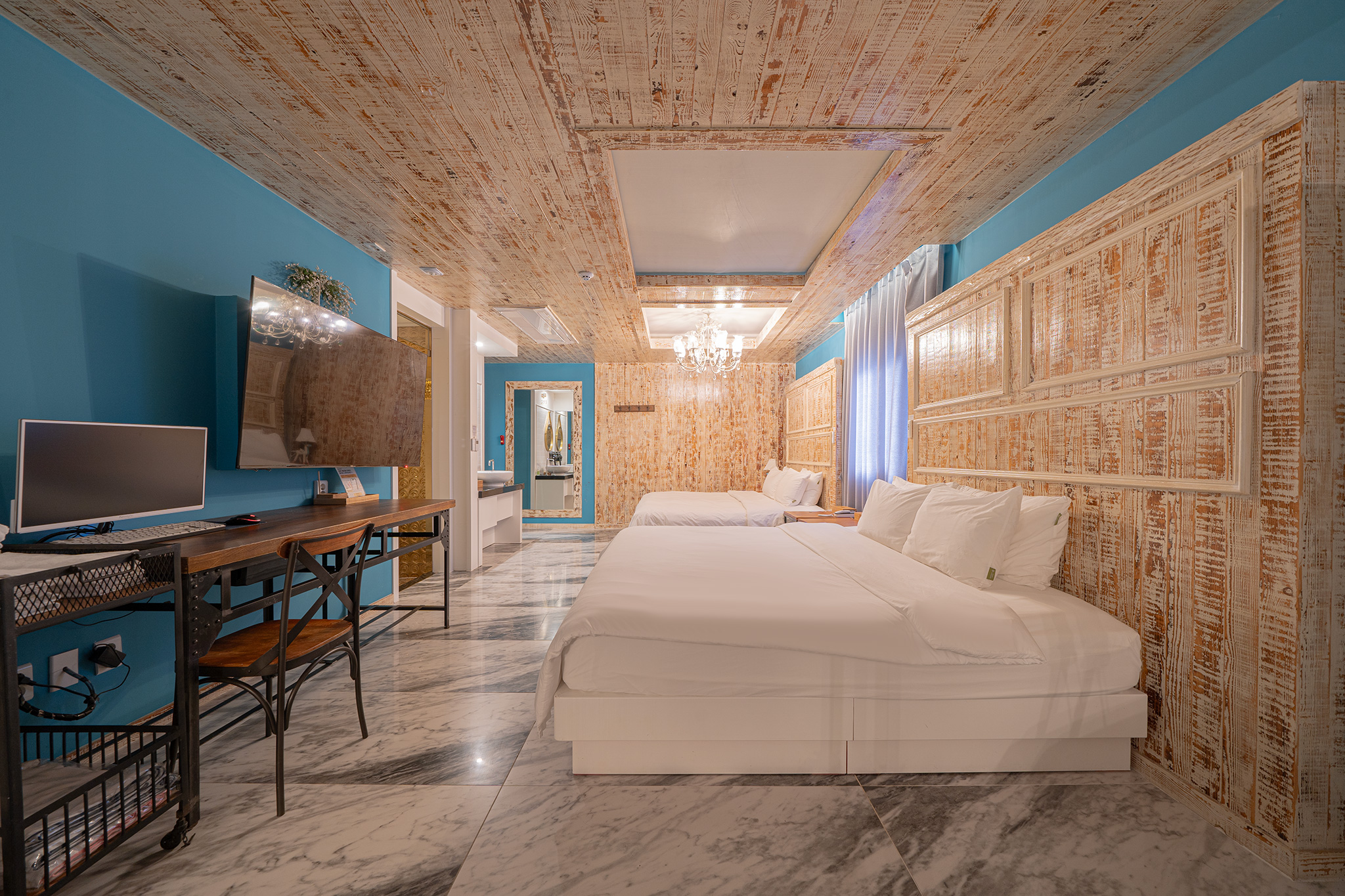 room detail thumbnail 2