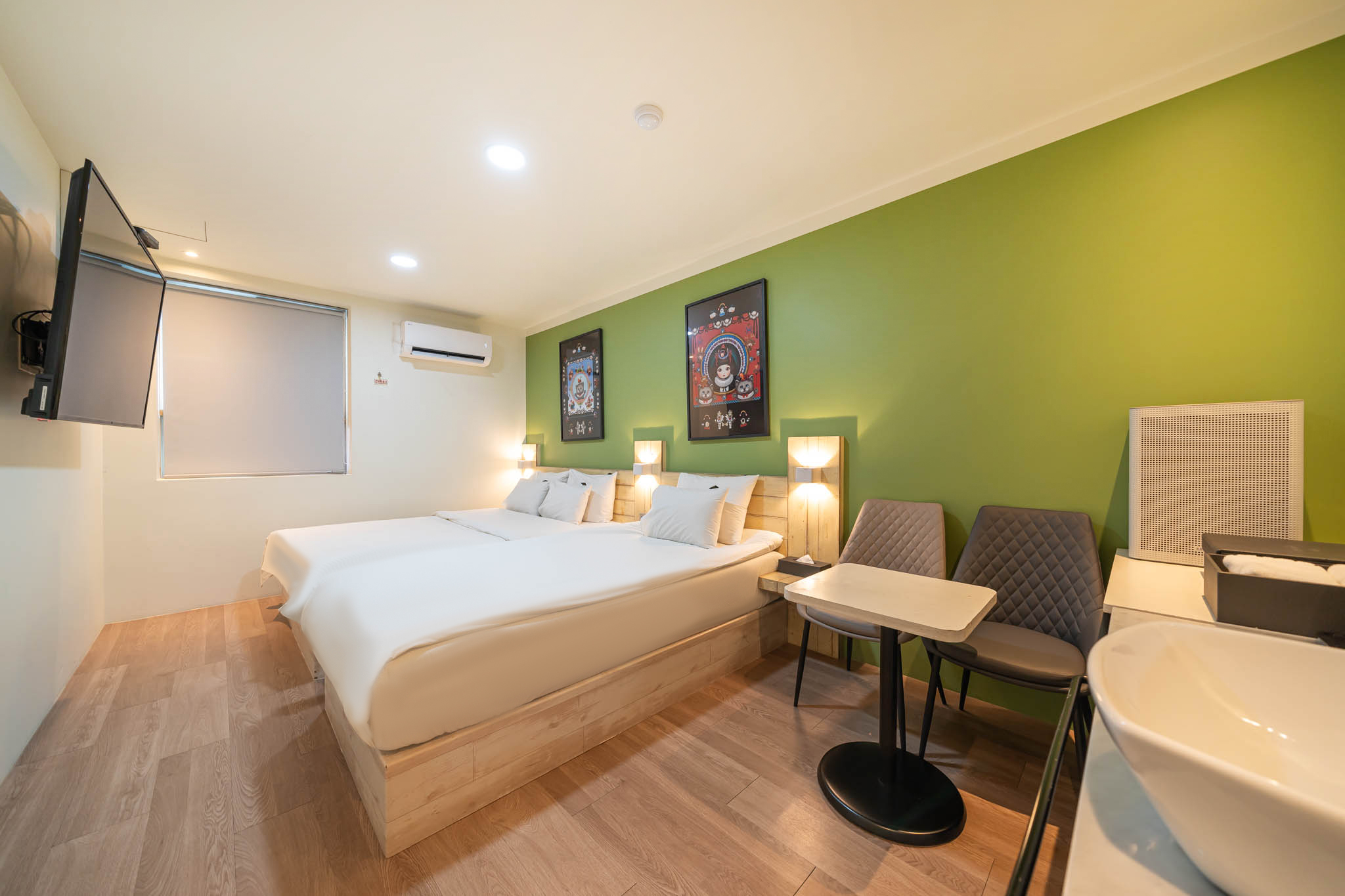 room detail thumbnail 0