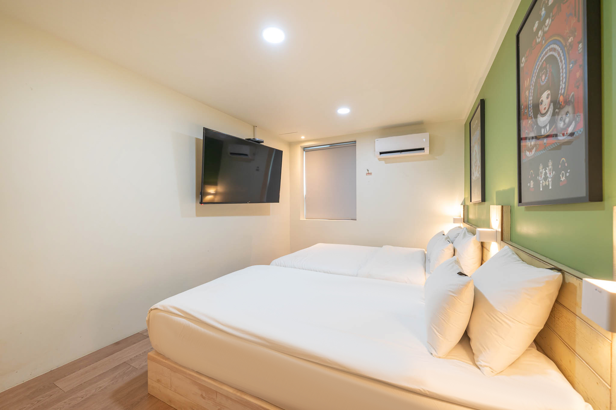 room detail thumbnail 1