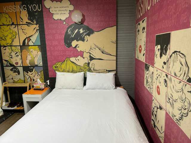 room detail thumbnail 1