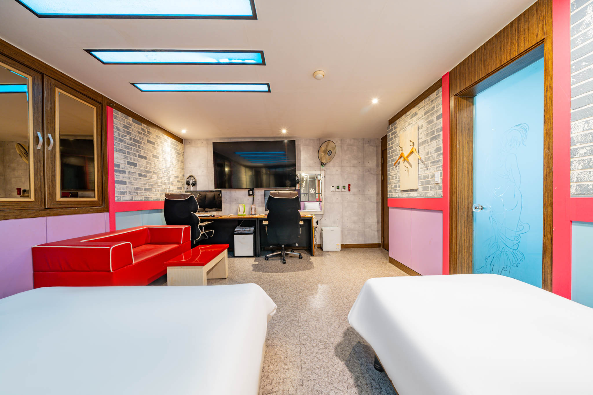 room detail thumbnail 2