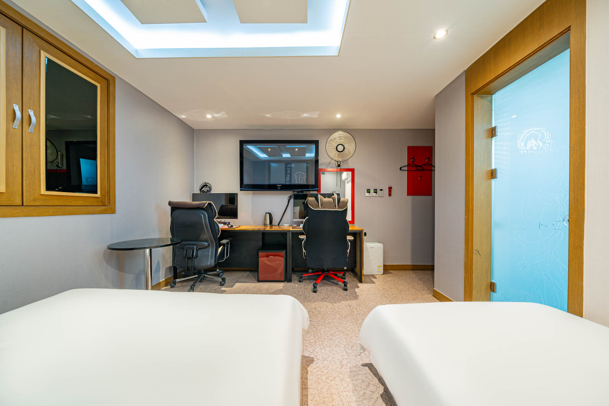 room detail thumbnail 2