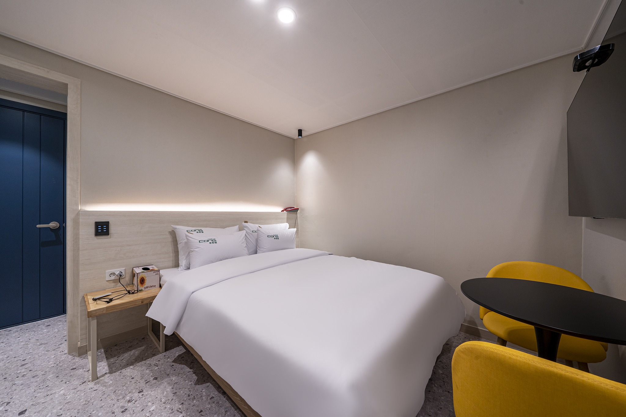 room detail thumbnail 1