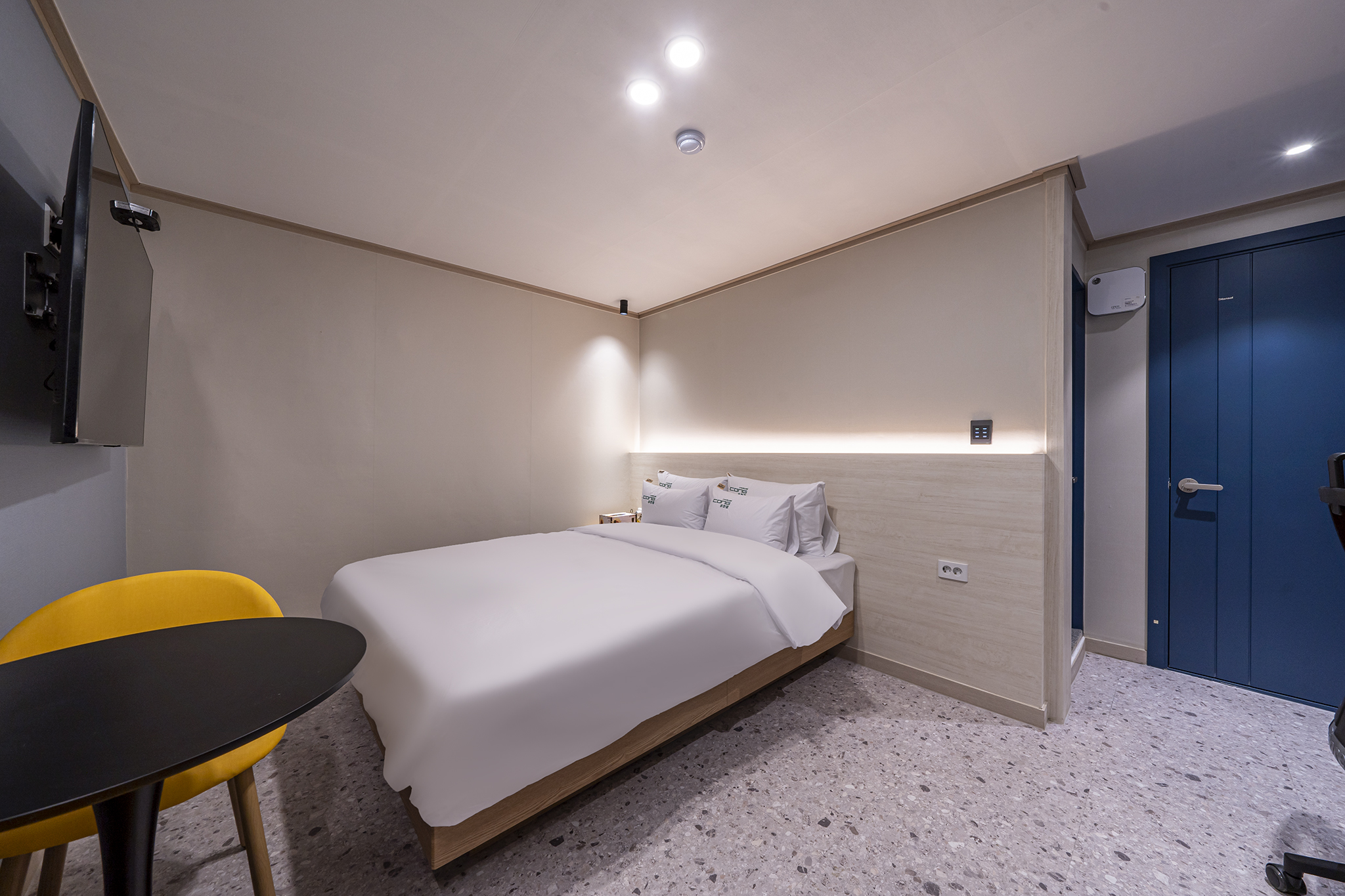 room detail thumbnail 2