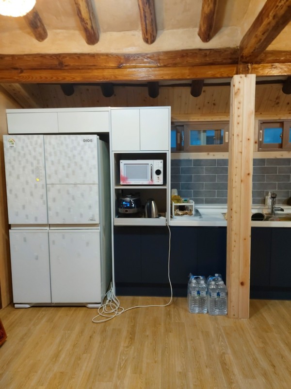 https://yaimg.yanolja.com/v5/2023/11/30/14/65689a42306820.42626744.jpg