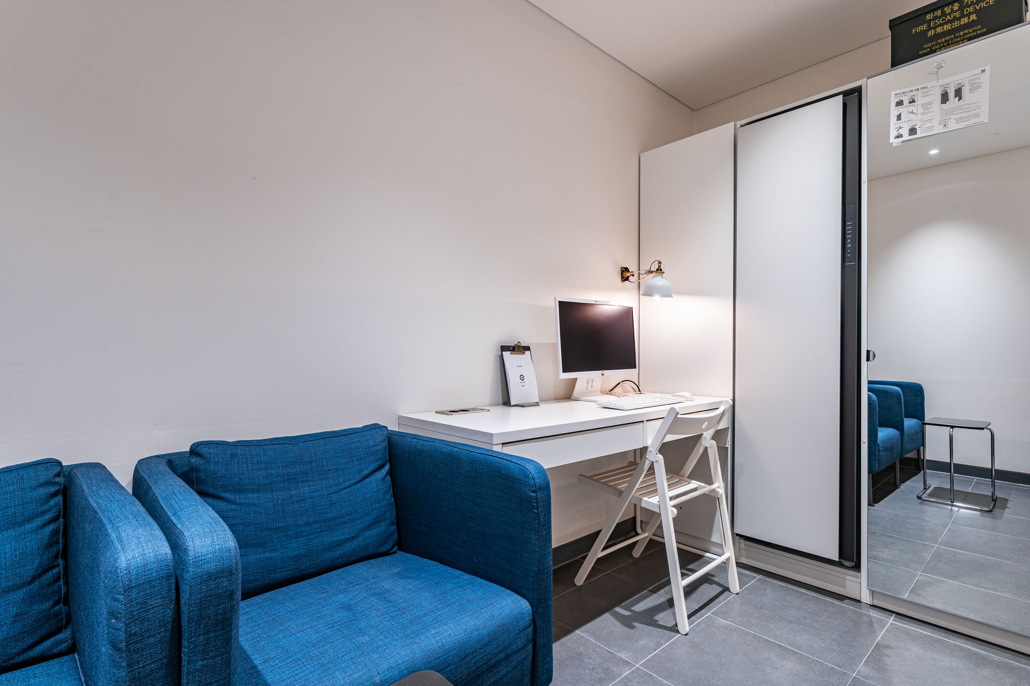 room detail thumbnail 2