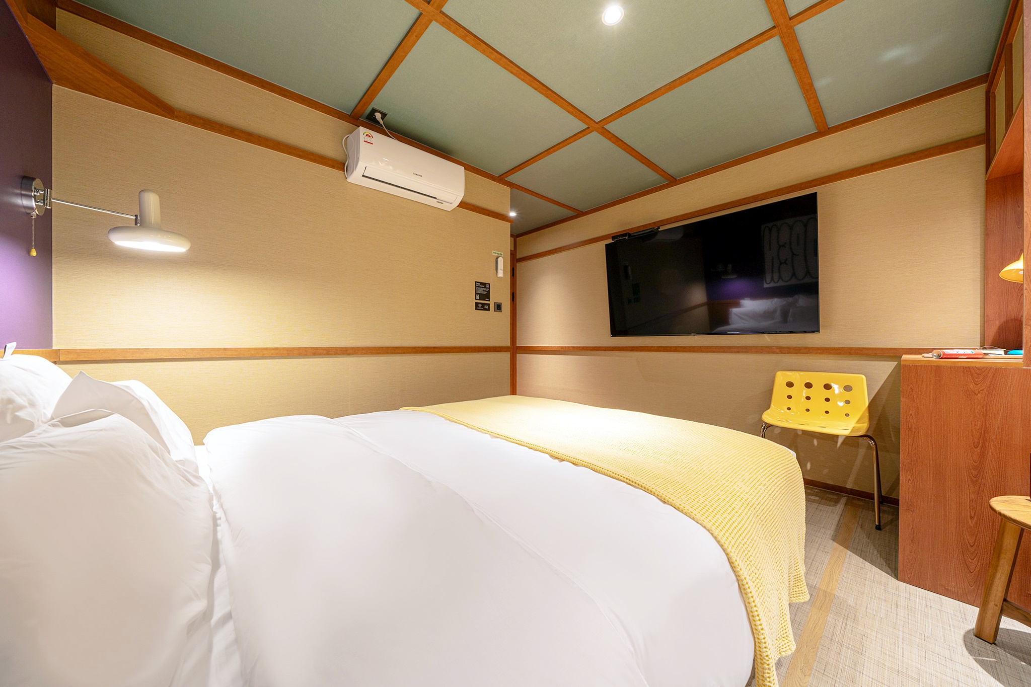 room detail thumbnail 2