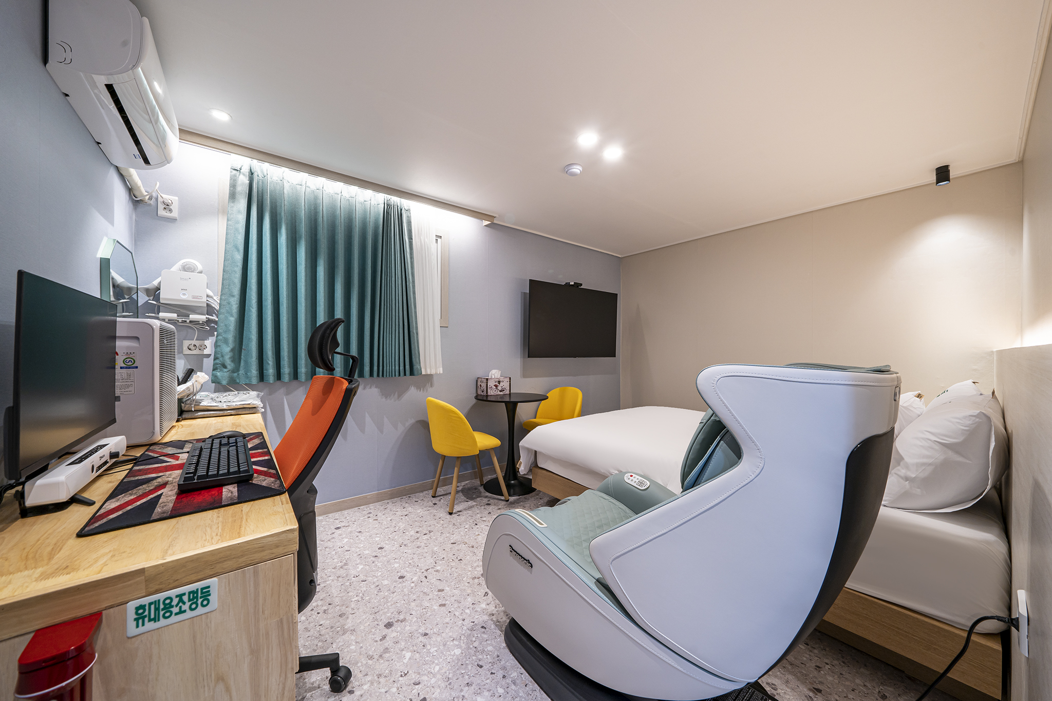 room detail thumbnail 0