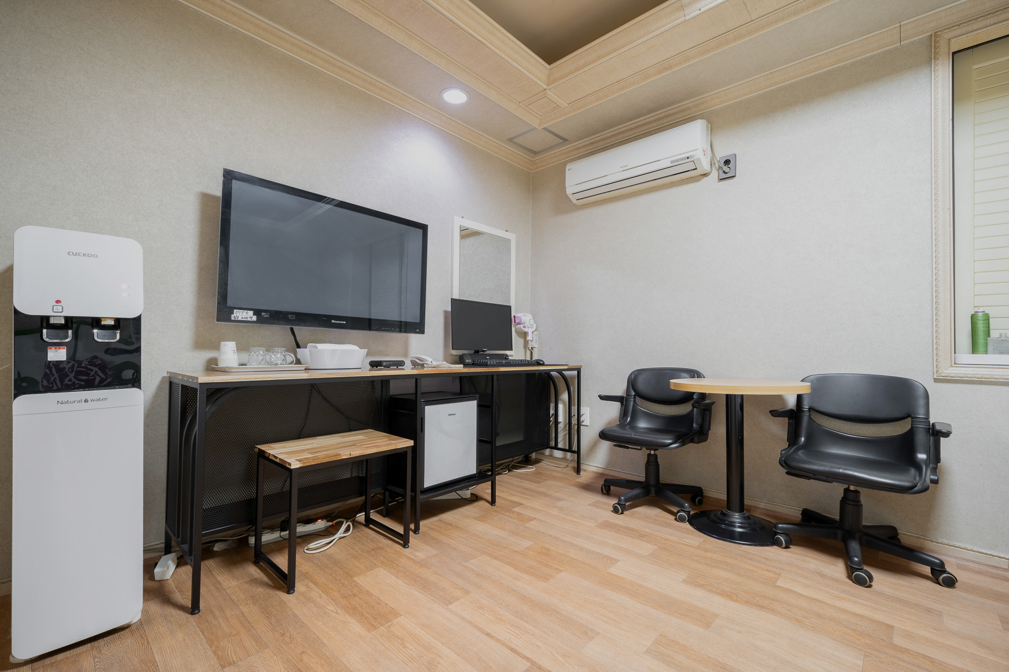 room detail thumbnail 1